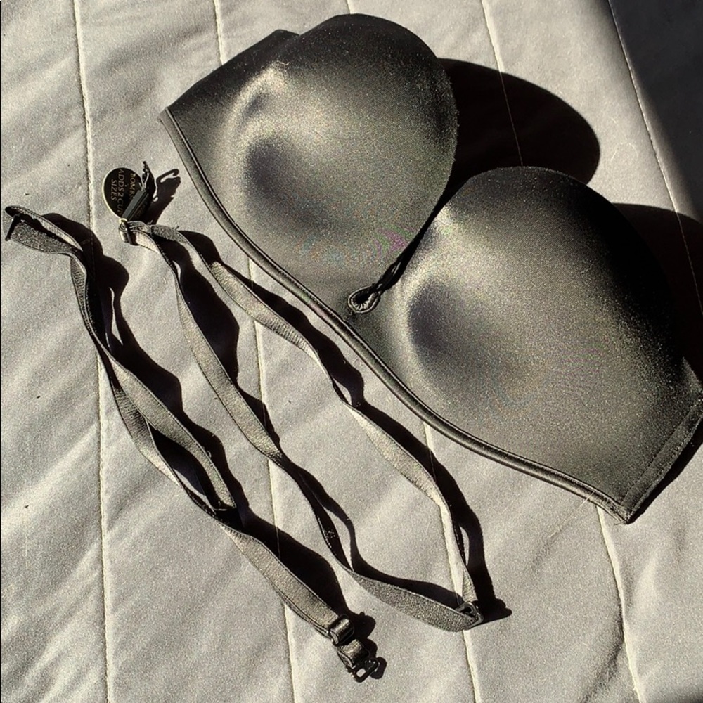 Bombshell Victoria’s Secret strapless bra